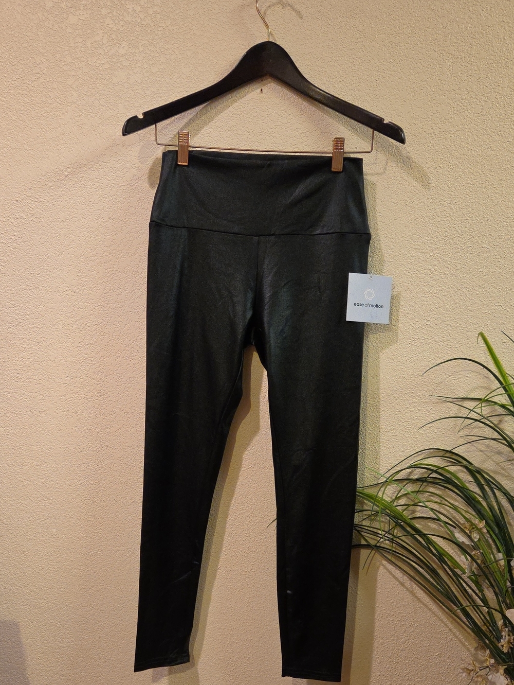 Ease of Motion Black Faux Leather Leggings Size Small